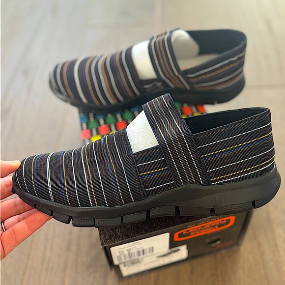 NEW Bernie Mev Comfy Slip-On shoes size 38 black - Picture 1 of 4